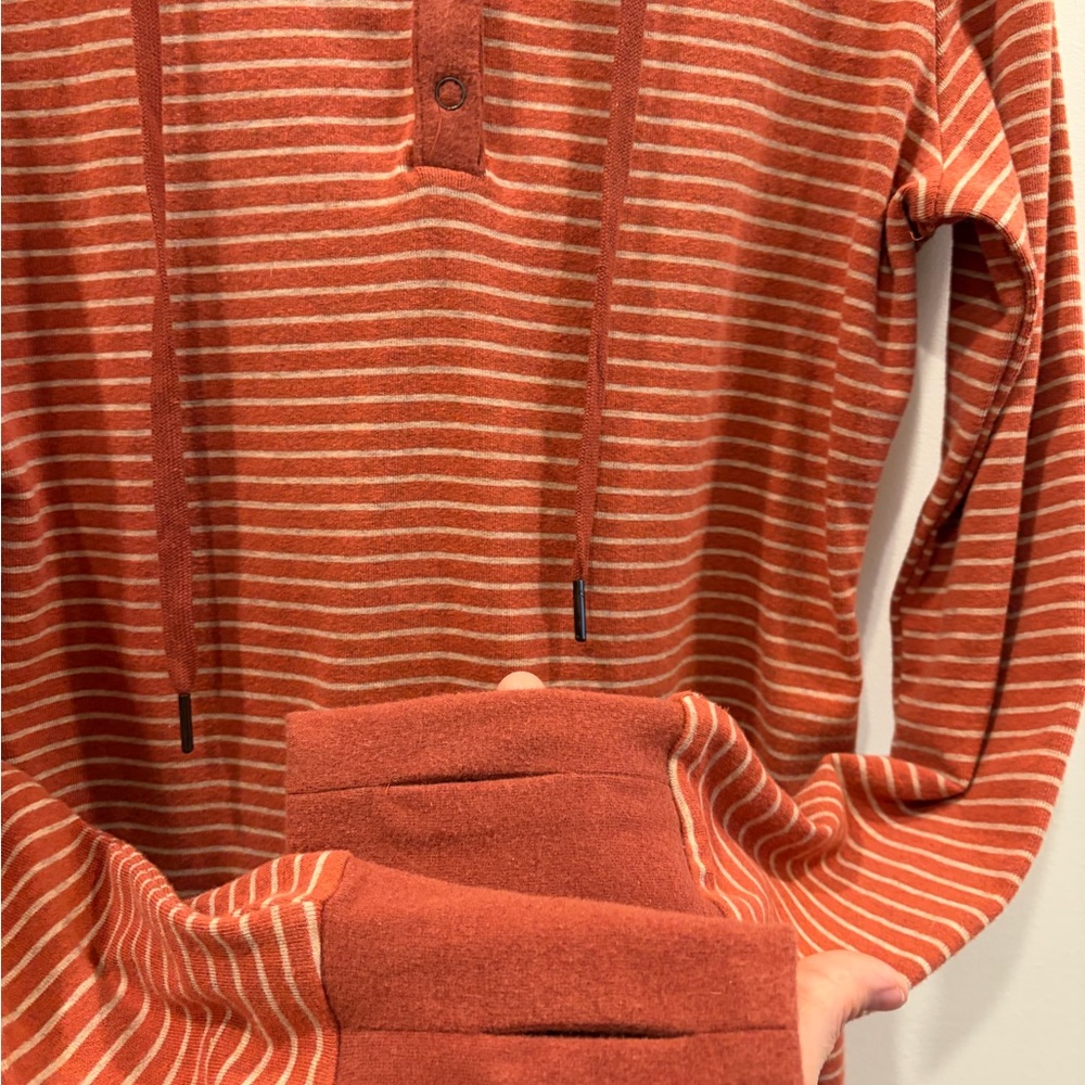 Doe‎ & Rae Rust-Striped Hooded Henley - Picture 3 of 6